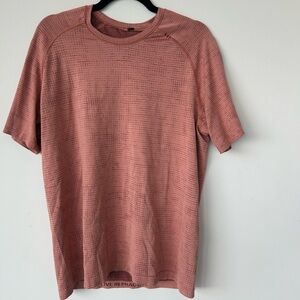 Men's Lululemon Workout Shirt - L